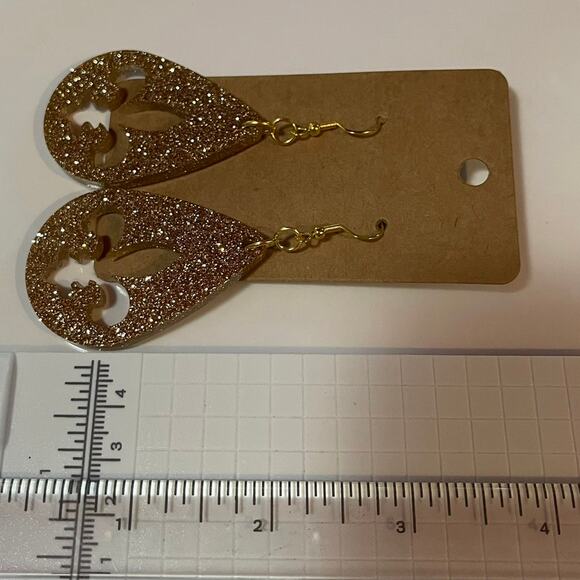 Handmade epoxy resin dangle fleur de lis earrings - gold glitter - Picture 5 of 5